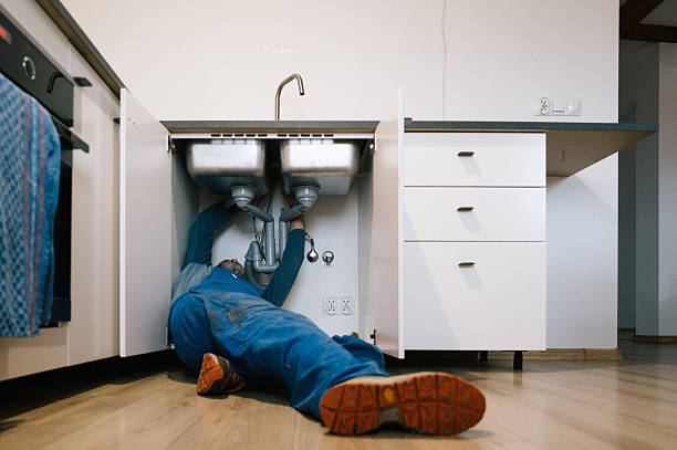 Professional Emergency Plumber technician working in Freeport, TX